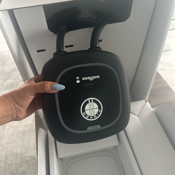 Pulsar Plus Connected And Smart EV electric car charge. - Picture 3 of 4